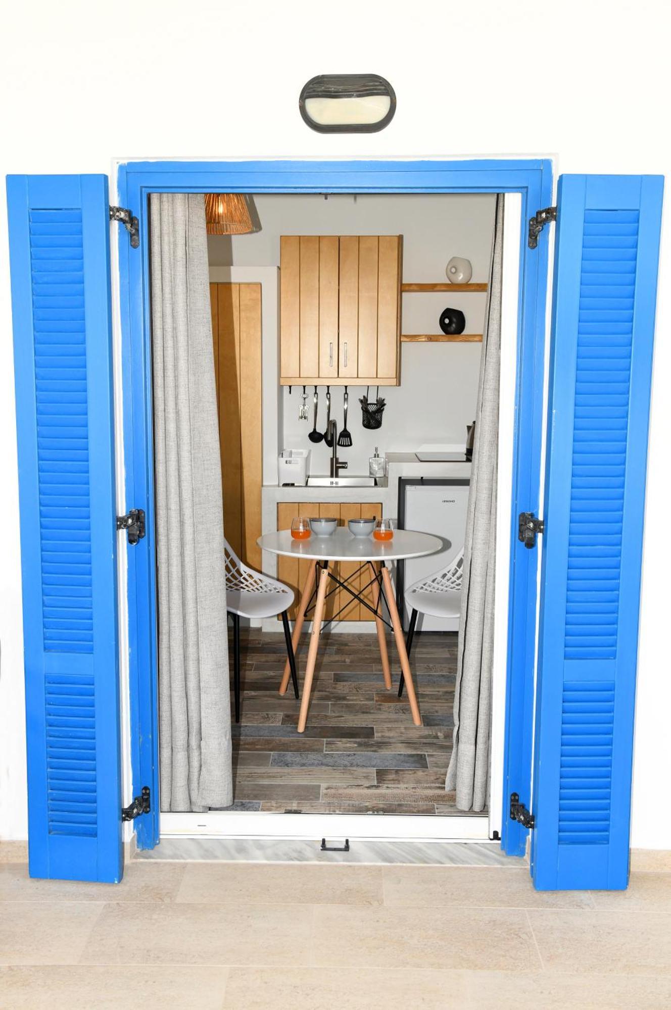 Petite Studios Batsi Баци Екстериор снимка